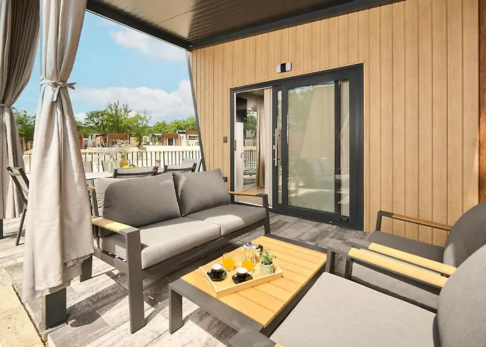 Lovely In With Outdoor Swimming Pool Casa de Férias *