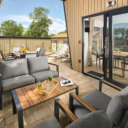 Amazing Home In Njivice With Swimming Pool 別荘 *