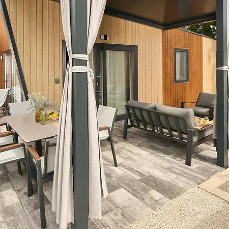 別荘 Amazing Home In Njivice With Swimming Pool *