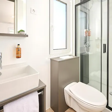 Amazing Home In Njivice With Swimming Pool * Njivice