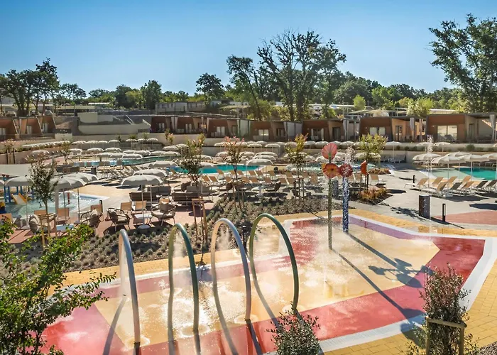 Lovely In With Outdoor Swimming Pool Vakantiehuis