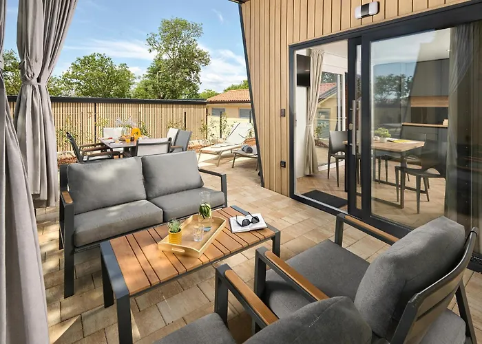 Lovely In With Outdoor Swimming Pool Vakantiehuis *